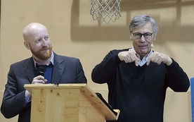 ▲	Szwedzki teolog Ulf Ekman (z prawej) podczas cieszyńskiej konferencji charyzmatycznej.