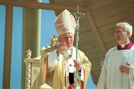 Jan Paweł II pod Wielką Krokwią był zwrócony twarzą do gór i mówił w swojej najważniejszej homilii o krzyżu na Giewoncie, który patrzy na całą Polskę.