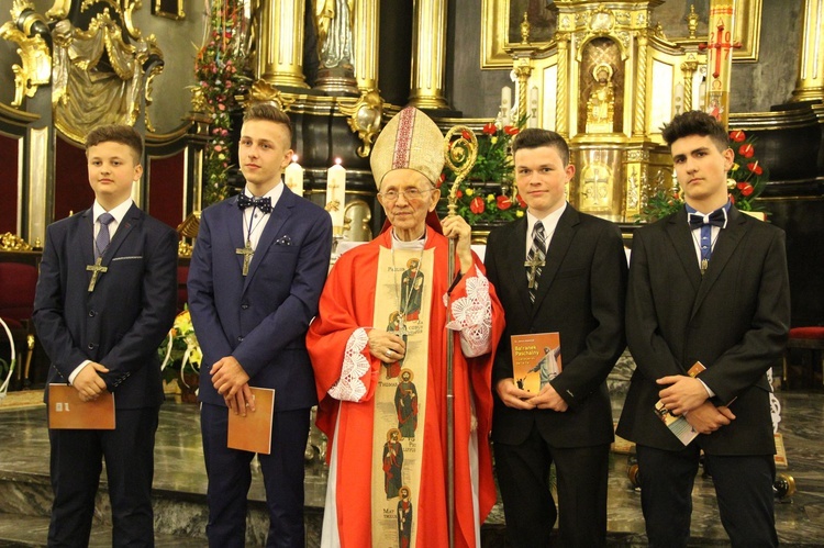 Bierzmowanie w kościele św. Jakuba w Tuchowie