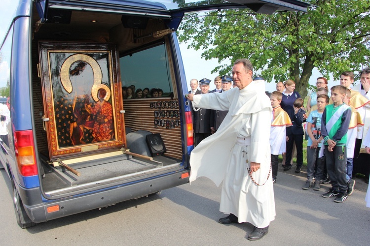 Powitanie ikony MB Częstochowskiej w Błoniu