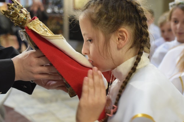 Pielgrzymka dzieci pierwszokomunijnych do Wambierzyc.