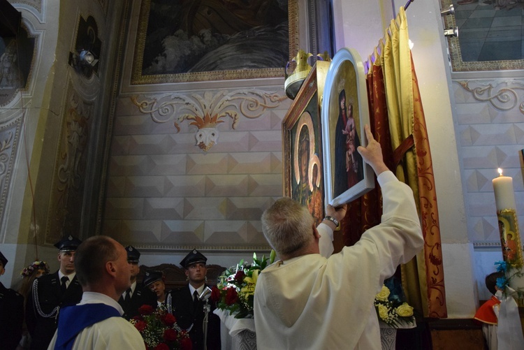 Powitanie ikony MB Częstochowskiej w parafii św. Andrzeja Apostoła w Łęczycy