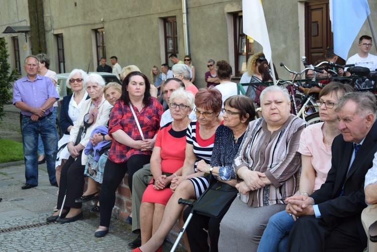 Powitanie ikony MB Częstochowskiej w parafii św. Andrzeja Apostoła w Łęczycy