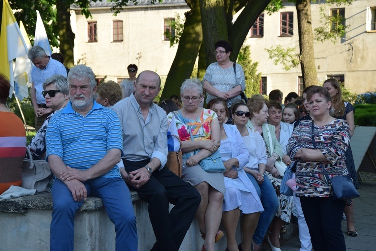 Powitanie ikony MB Częstochowskiej w parafii św. Andrzeja Apostoła w Łęczycy