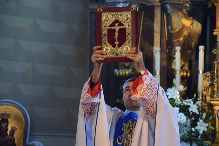 Powitanie ikony MB Częstochowskiej w parafii św. Andrzeja Apostoła w Łęczycy