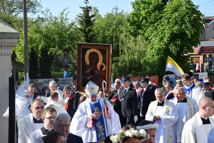 Powitanie ikony MB Częstochowskiej w parafii św. Andrzeja Apostoła w Łęczycy