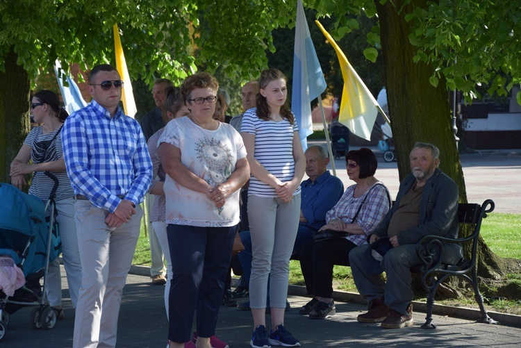 Powitanie ikony MB Częstochowskiej w parafii św. Andrzeja Apostoła w Łęczycy