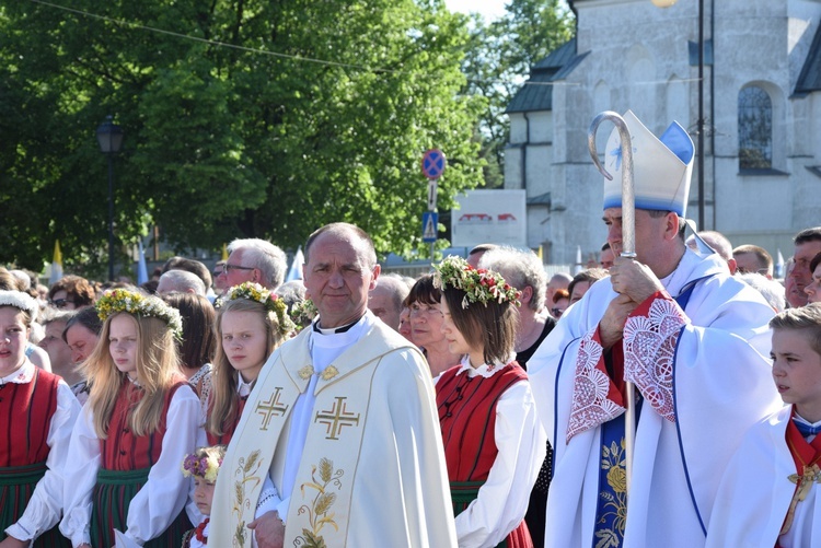 Powitanie ikony MB Częstochowskiej w parafii św. Andrzeja Apostoła w Łęczycy