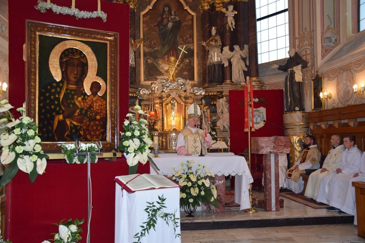 Powitanie ikony MB Częstochowskiej w parafii Niepokalanego Poczęcia NMP w Łęczycy