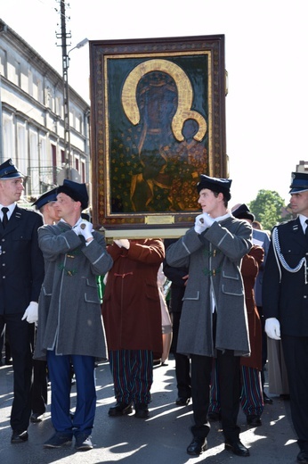 Powitanie ikony MB Częstochowskiej w parafii Niepokalanego Poczęcia NMP w Łęczycy