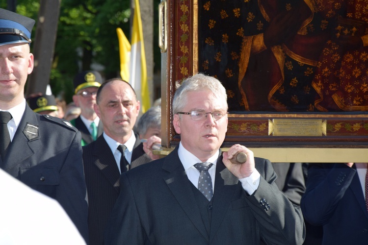 Powitanie ikony MB Częstochowskiej w parafii Niepokalanego Poczęcia NMP w Łęczycy