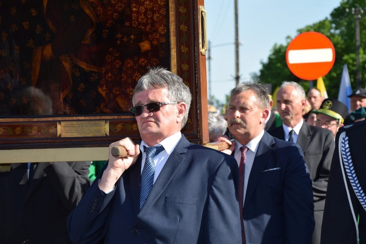 Powitanie ikony MB Częstochowskiej w parafii Niepokalanego Poczęcia NMP w Łęczycy