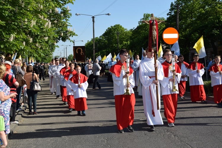 Powitanie ikony MB Częstochowskiej w parafii Niepokalanego Poczęcia NMP w Łęczycy