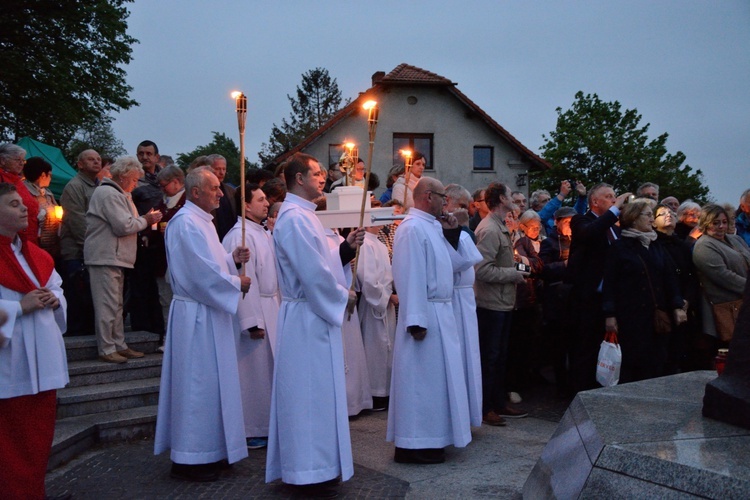 Kard. Dziwisz na Górze św. Anny