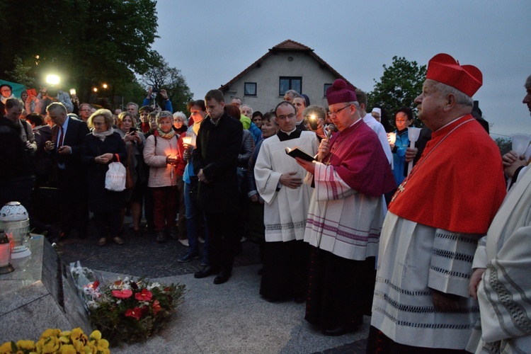 Kard. Dziwisz na Górze św. Anny