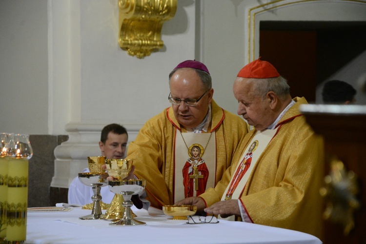 Kard. Dziwisz na Górze św. Anny