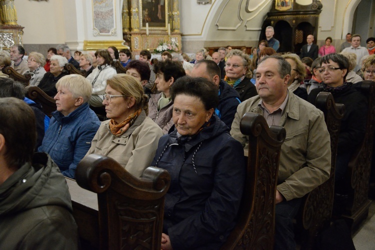 Kard. Dziwisz na Górze św. Anny