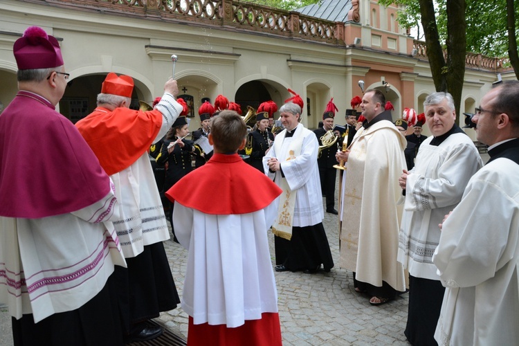 Kard. Dziwisz na Górze św. Anny