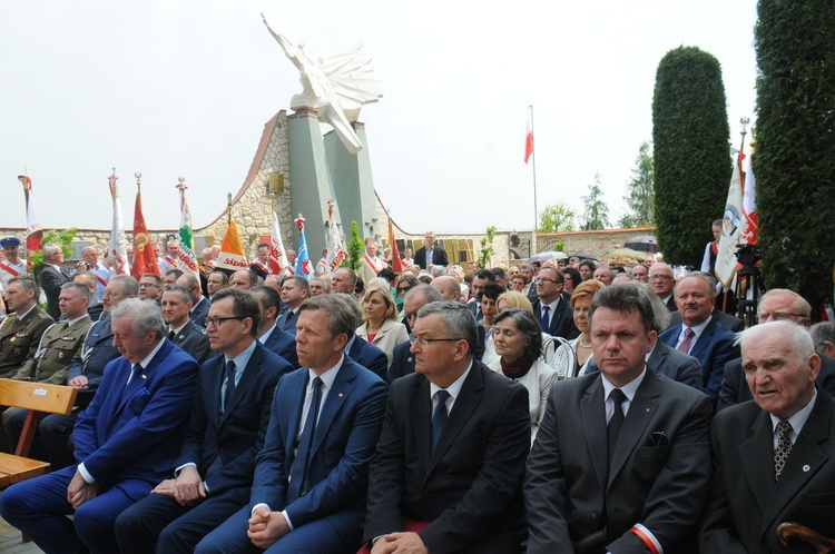 Uroczystości religijne i patriotyczne w Morawicy