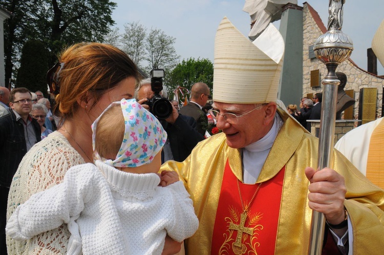 Uroczystości religijne i patriotyczne w Morawicy