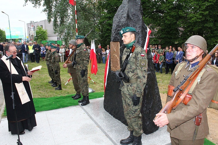 Pomnik Żołnierzy Wyklętych w Dzierżoniowie