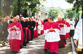Biskup Edward Janiak w 1997 r. (pierwszy w prawym rzędzie).