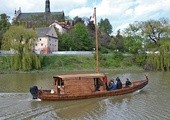 Uczestnicy Królewskiego Flisu po Wiśle w Sandomierzu