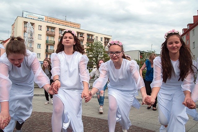 Taneczna ewangelizacja to zaproszenie młodych dla młodych. 