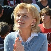 Mirjana Dragićević-Soldo ma 52 lata. Jest mężatką, ma dwoje dzieci, mieszka w Medjugorju. Twierdzi, że Matka Boża objawia się jej 2. dnia każdego miesiąca.