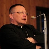 Bp Ryś: W modlitwie nie chodzi o gadanie