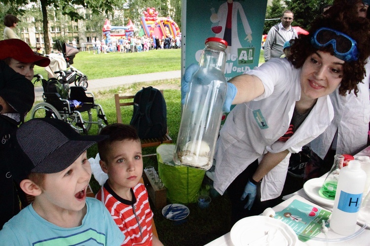 Piknik "Jesteśmy rodziną" na 25-lecie parafii MB Różańcowej