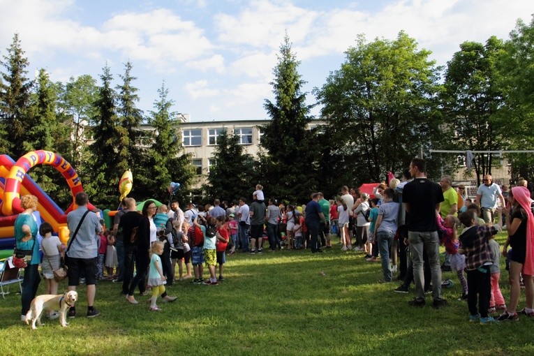 Piknik "Jesteśmy rodziną" na 25-lecie parafii MB Różańcowej