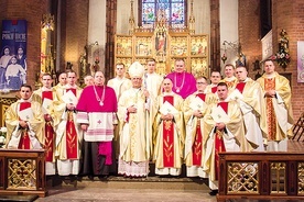 Abp Górzyński w homilii przypomniał, że księża w swoim posługiwaniu nie szukają własnej korzyści, ale chwały dla Chrystusa.