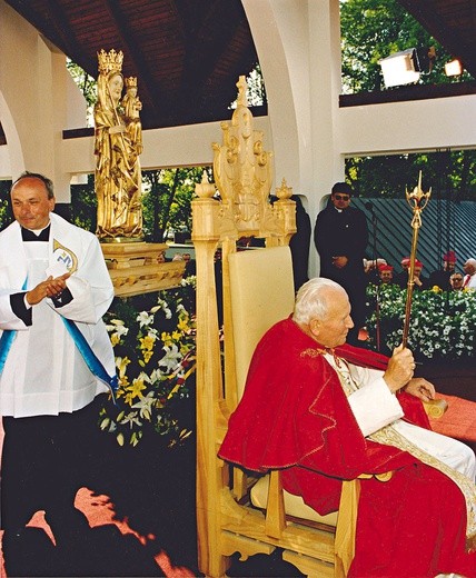 Zmarły w maju 2014 r. ludźmierski proboszcz był autorem pomysłu, aby wręczyć Ojcu Świętemu kopię berła Matki Bożej Ludźmierskiej.