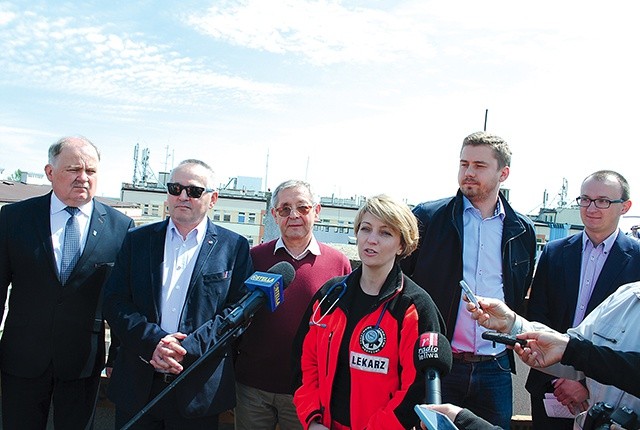 ▲	Magda Zając wylicza korzyści płynące z budowy lądowiska.