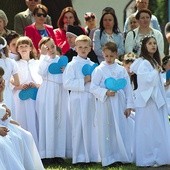 ▲	W maryjnym sanktuarium najmłodsi dziękowali za Pierwszą Komunię Świętą. 