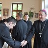 Spotkanie najmłodszych księży z bp. Andrzejem Jeżem