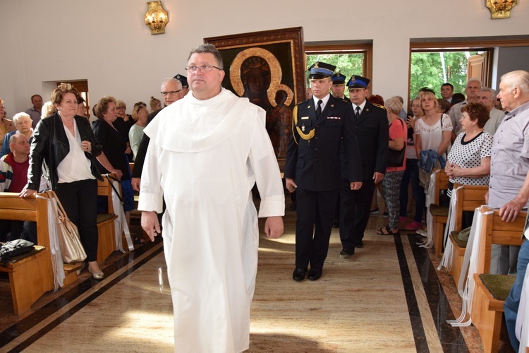 Powitanie ikony MB Częstochowskiej w parafii św. Maksymiliana w Głownie