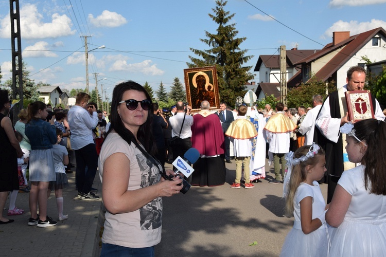 Powitanie ikony MB Częstochowskiej w parafii św. Maksymiliana w Głownie