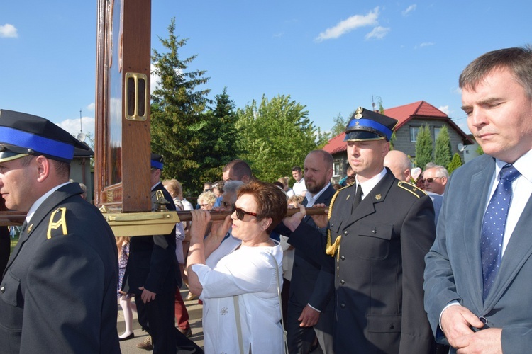 Powitanie ikony MB Częstochowskiej w parafii św. Maksymiliana w Głownie