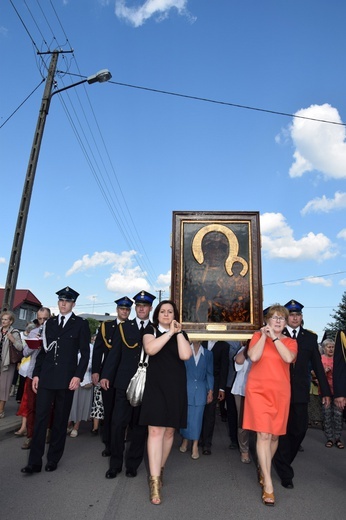 Powitanie ikony MB Częstochowskiej w parafii św. Maksymiliana w Głownie