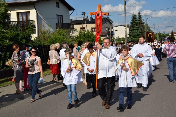 Powitanie ikony MB Częstochowskiej w parafii św. Maksymiliana w Głownie