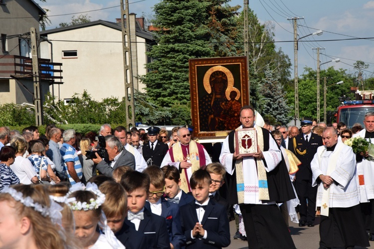 Powitanie ikony MB Częstochowskiej w parafii św. Maksymiliana w Głownie