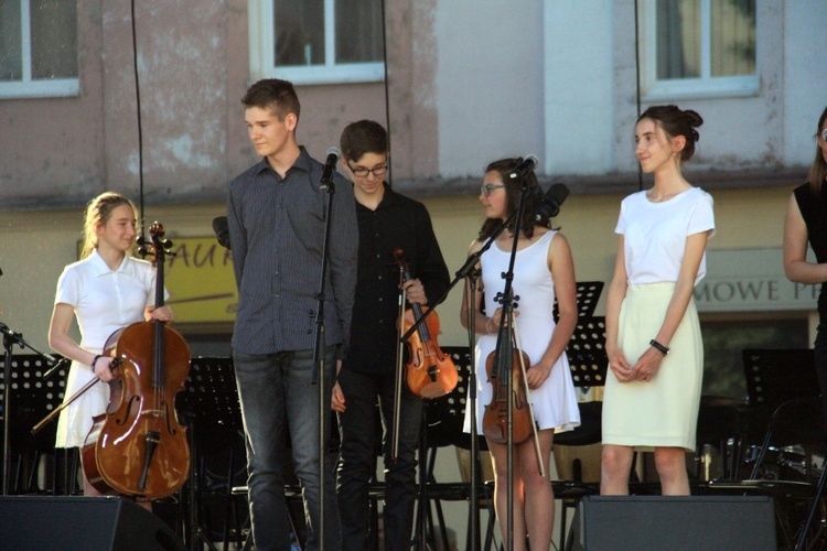 Książki, muzyka, Hołownia i Prokop