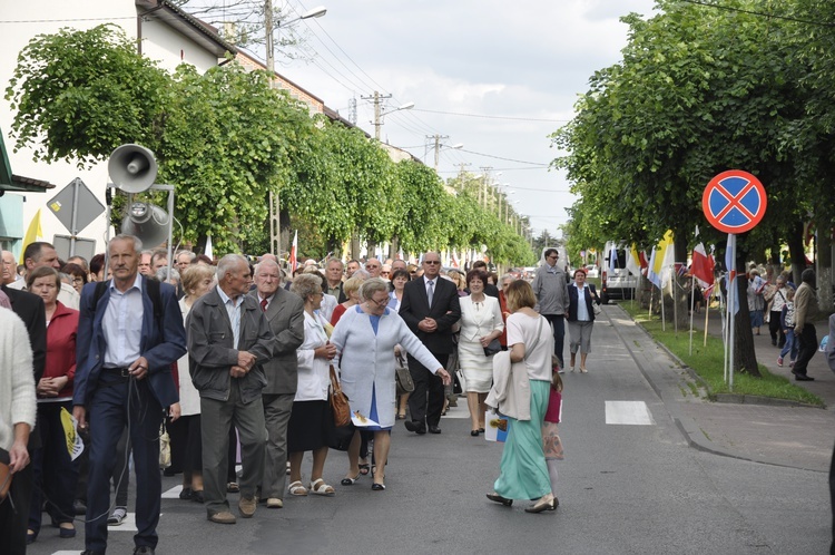 Powitanie ikony MB Częstochowskiej w parafii św. Jakuba w Głownie