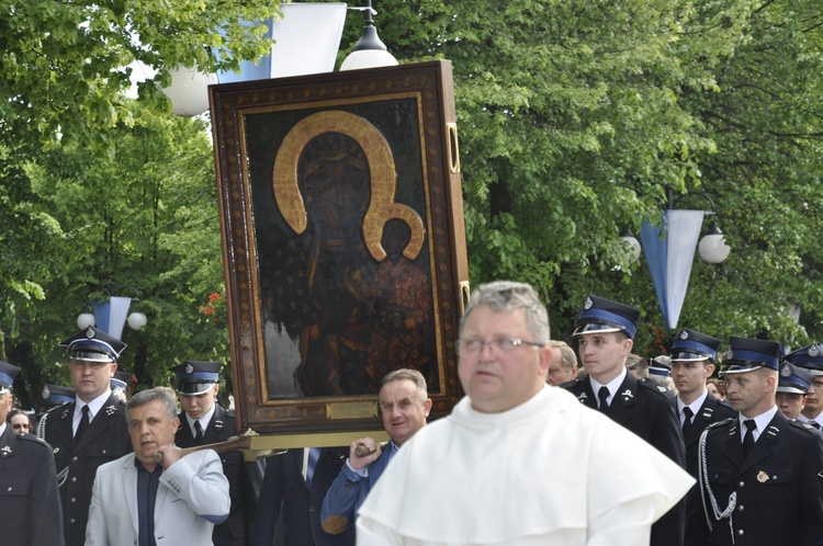 Powitanie ikony MB Częstochowskiej w parafii św. Jakuba w Głownie