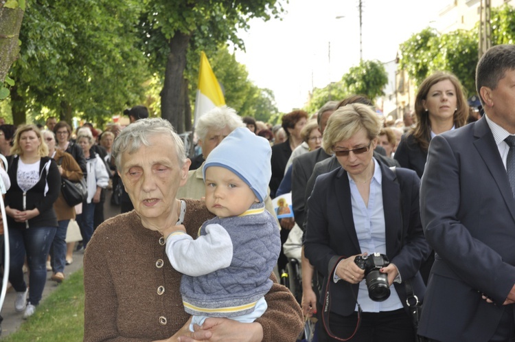 Powitanie ikony MB Częstochowskiej w parafii św. Jakuba w Głownie