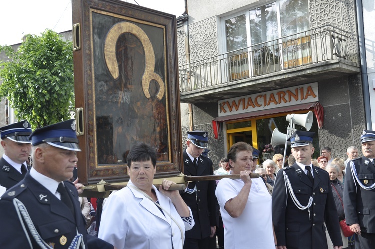 Powitanie ikony MB Częstochowskiej w parafii św. Jakuba w Głownie