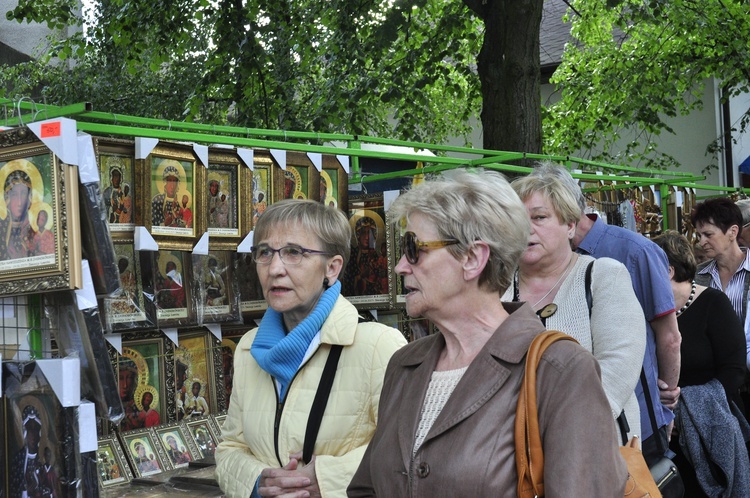 Powitanie ikony MB Częstochowskiej w parafii św. Jakuba w Głownie