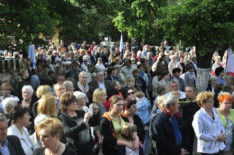 Powitanie ikony MB Częstochowskiej w parafii św. Jakuba w Głownie